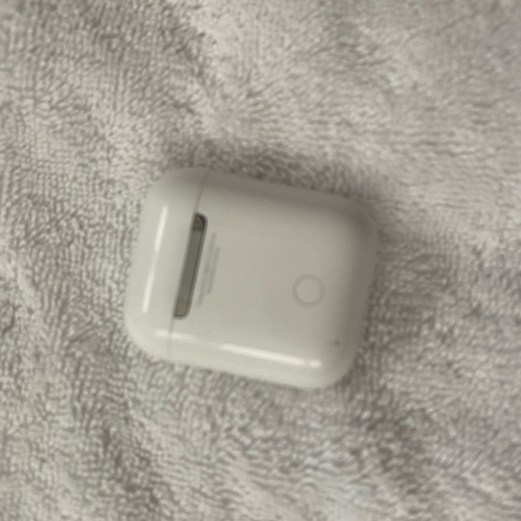 AirPods case - Picture 2 of 4